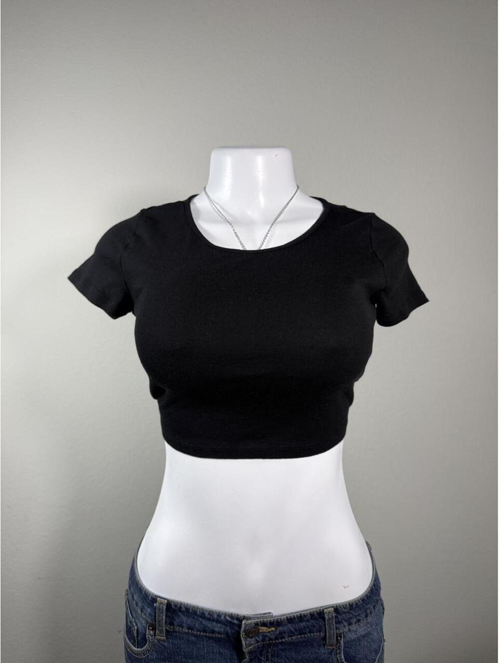 🤍 Y2K H&M Black Cropped Baby Tee 🤍